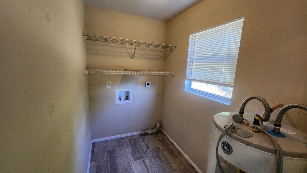 Building Photo - Charming 3BR/2BA House in Lehigh MOVE IN SPECIAL 50% OFF FIRST MONTH RENT!