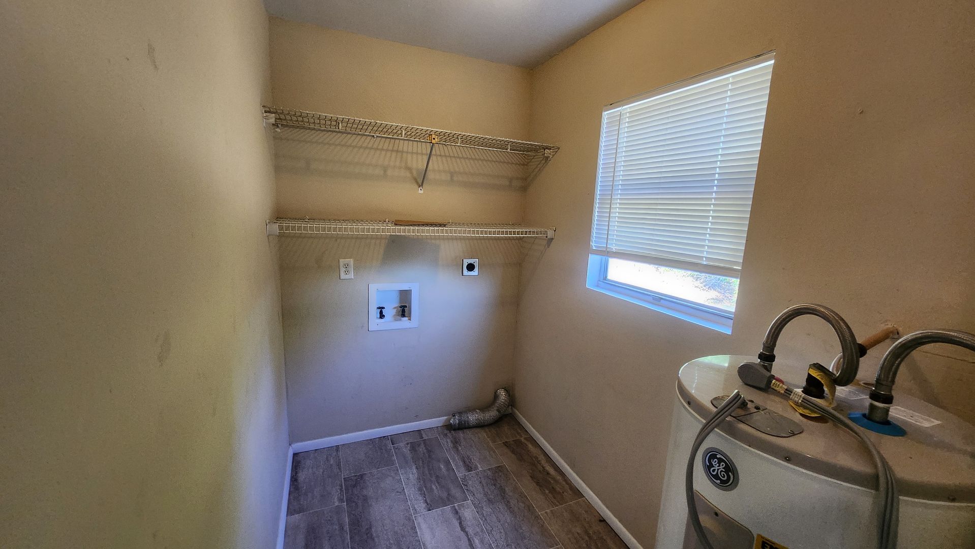 Building Photo - Charming 3BR/2BA House in Lehigh MOVE IN SPECIAL 50% OFF FIRST MONTH RENT!