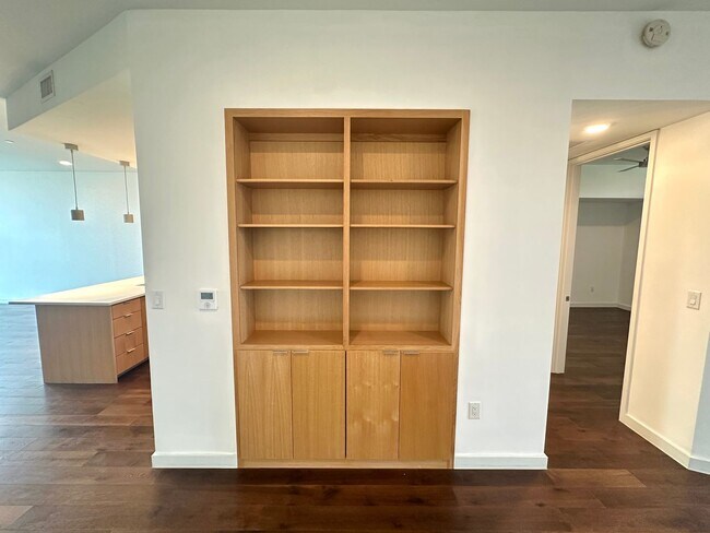 Building Photo - Stunning One bedroom/One bath Condo Locate...