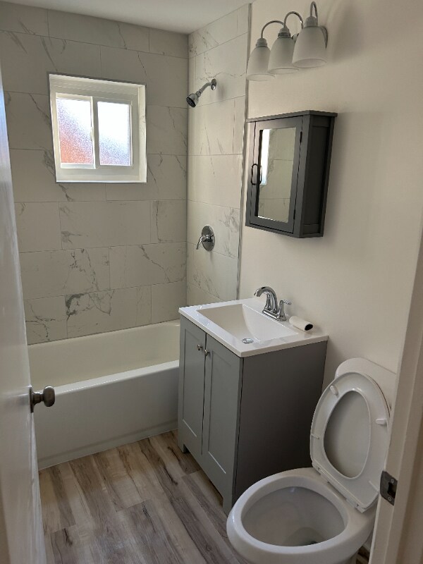 Building Photo - 14605 Des Plaines St