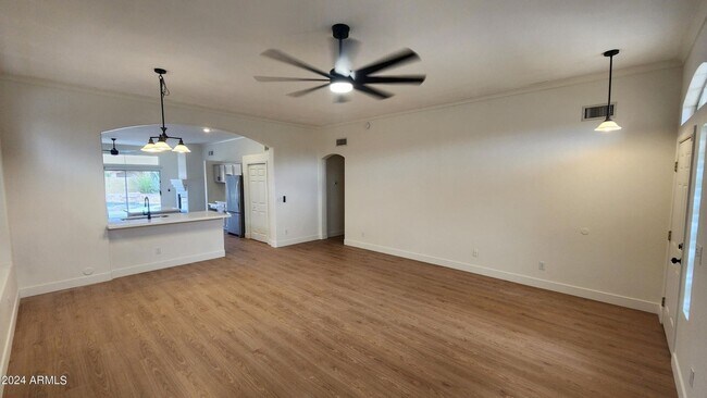 Building Photo - 2050 W Boulder Ct