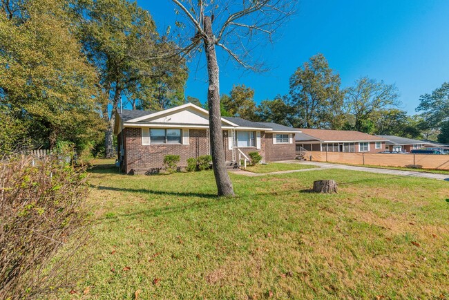 Building Photo - $1,250 - 3 bed/2 bath house for rent in Fl...