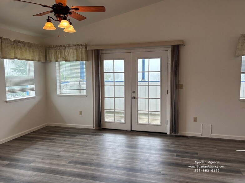 Building Photo - 15310 Main St E