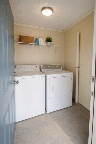 Building Photo - 12 3rd St