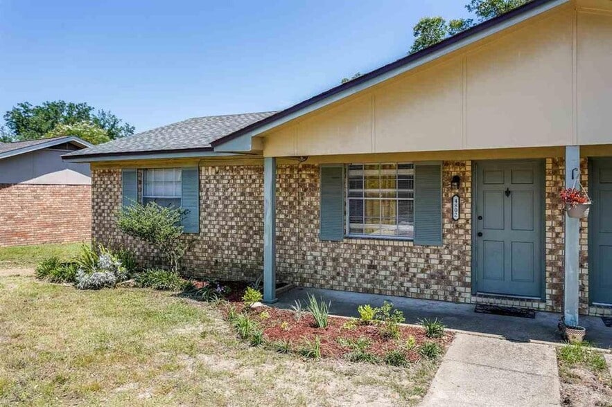 Building Photo - 4800 Tradewinds Dr