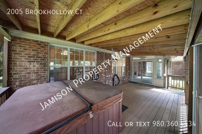 Building Photo - 2005 Brookhollow Ct
