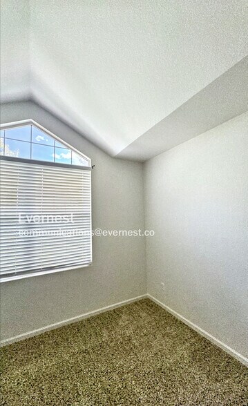 Building Photo - 2860 W Centennial Dr