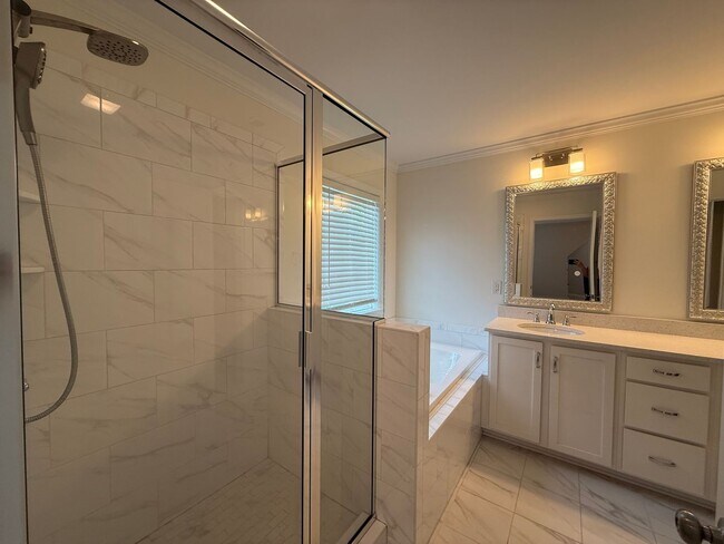 Building Photo - For Rent Clemmons!!