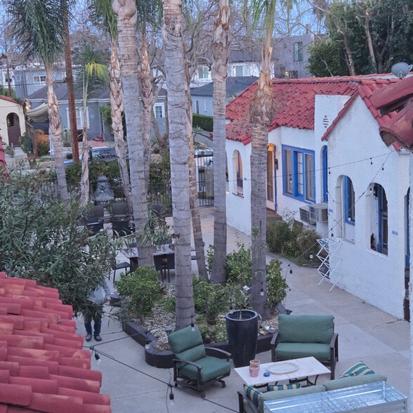 Building Photo - 833 N Formosa Ave