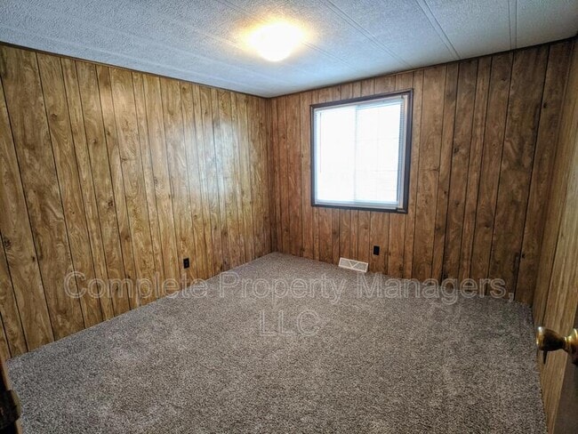 Building Photo - 1101 E 18 1/2 St