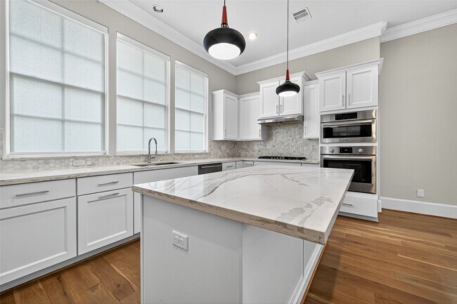 Building Photo - 815 Bringhurst St