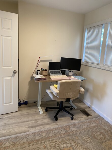 1st floor bonus room - 19D Sigourney St