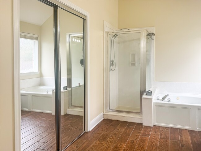 Building Photo - 3015 Gilford Ln