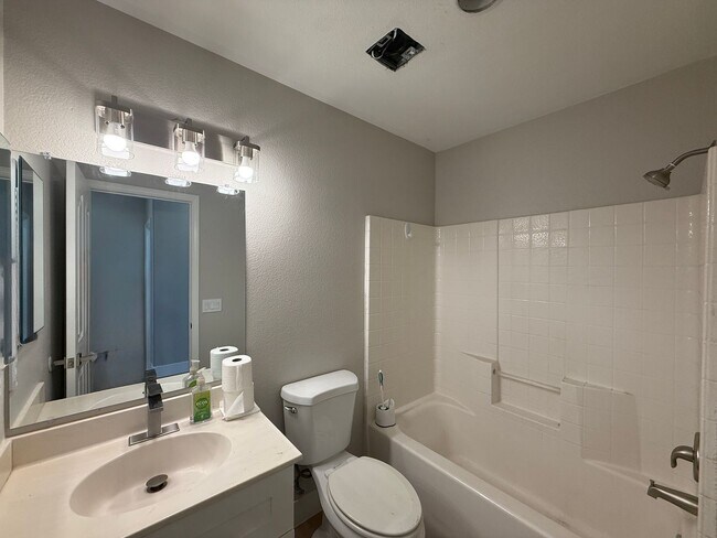Building Photo - Lancaster Remodeled 3 bedroom - Available Now!