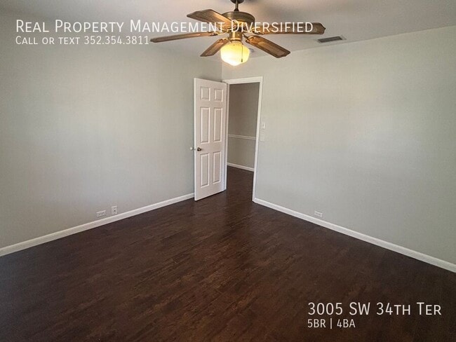 Building Photo - 3005 SW 34th Terrace