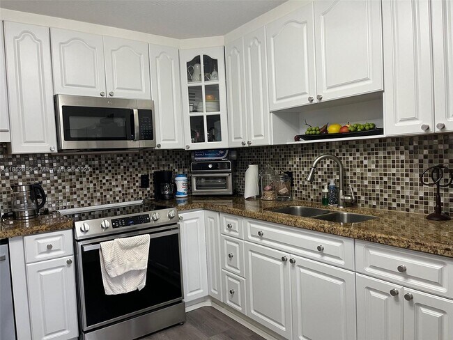 Building Photo - 342 Lakeview Dr