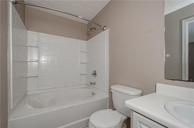 Building Photo - 10104 Fairington Ridge Cir