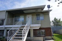 Building Photo - 8281 Ivy Dr
