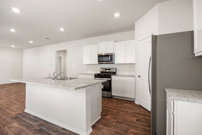 Building Photo - Beautiful 3 Bed Home in Preserve at Medina | Granite Counters, Covered Patio & Community Amenities