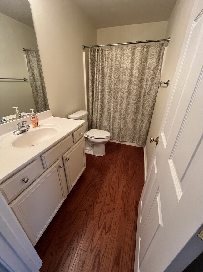 Building Photo - "Charming 3-Bed Townhouse with Granite Touches & Cozy Fireplace in Kernersville!"