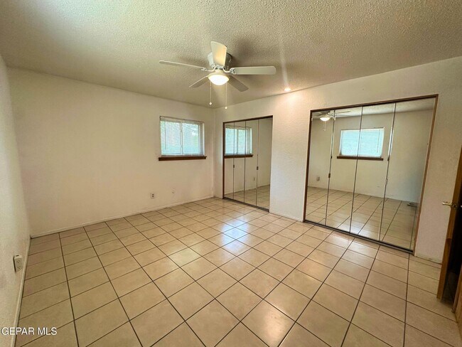 Building Photo - 1067 Villa Linda Way