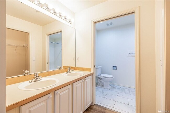 Building Photo - 2Bd/2Ba Issaquah Condo