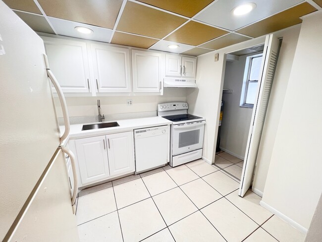 Building Photo - 7801 S Colony Cir