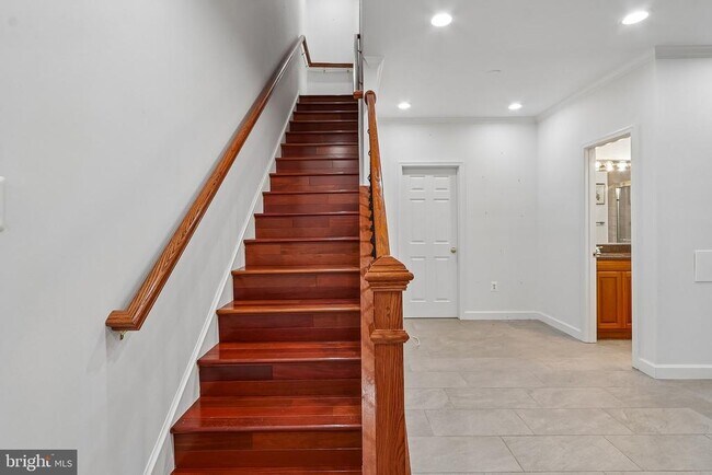 Building Photo - 519 Brummel Ct NW