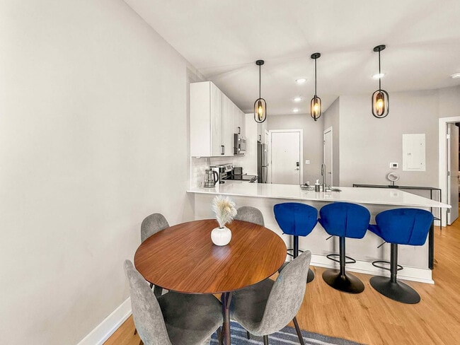 Building Photo - 28 Poplar St