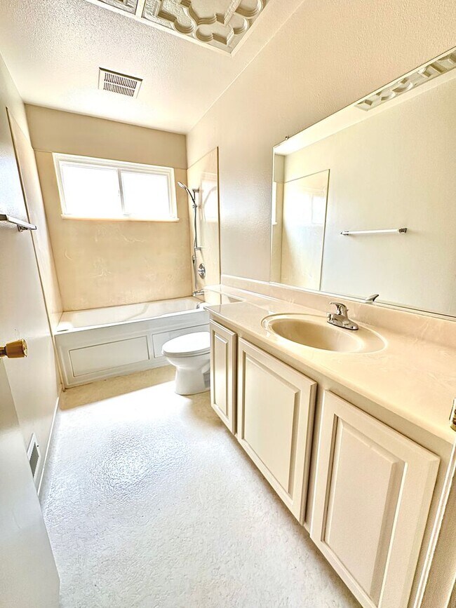 Building Photo - Beautiful 4 bedroom in Pleasanton