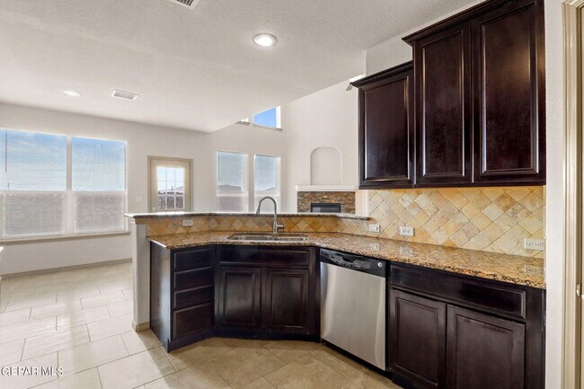 Building Photo - 14335 Alma Point