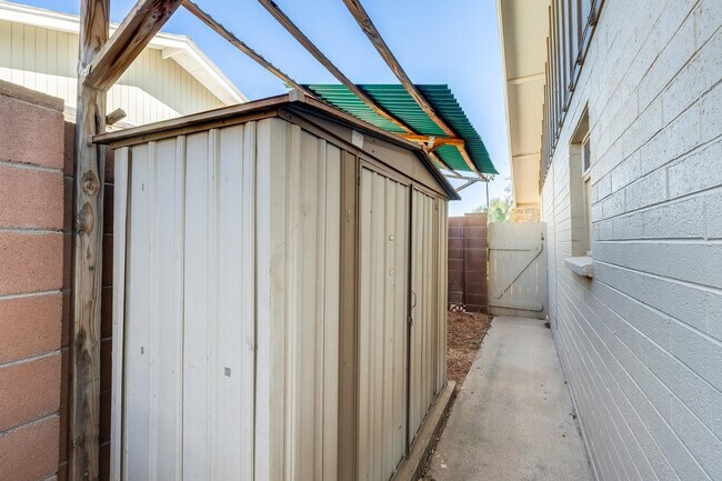 Building Photo - 5352 W Port Au Prince Ln