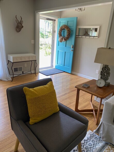 Building Photo - 1160 Saratoga Rd