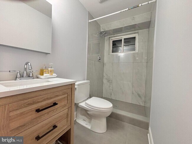 Building Photo - 2712 Finch St