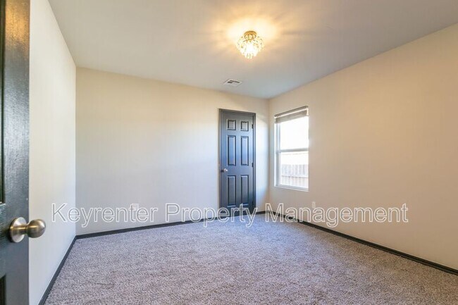Building Photo - 1425 Sandstone Dr
