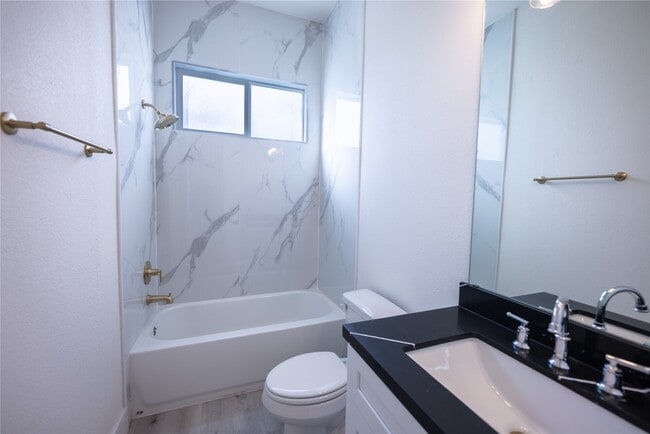 Building Photo - 5906 St Augustine St