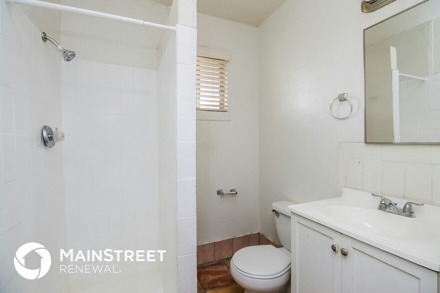 Building Photo - 3733 W Cypress St