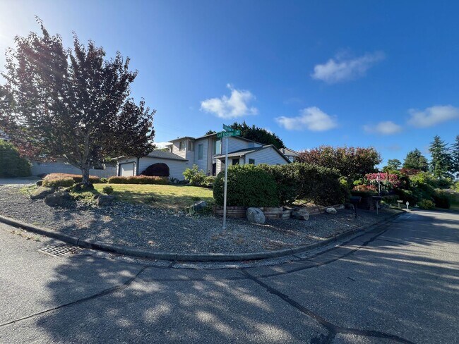Building Photo - Stunning 4 Bedroom 2.5 Bath with Peek-a-Boo View of Puget Sound