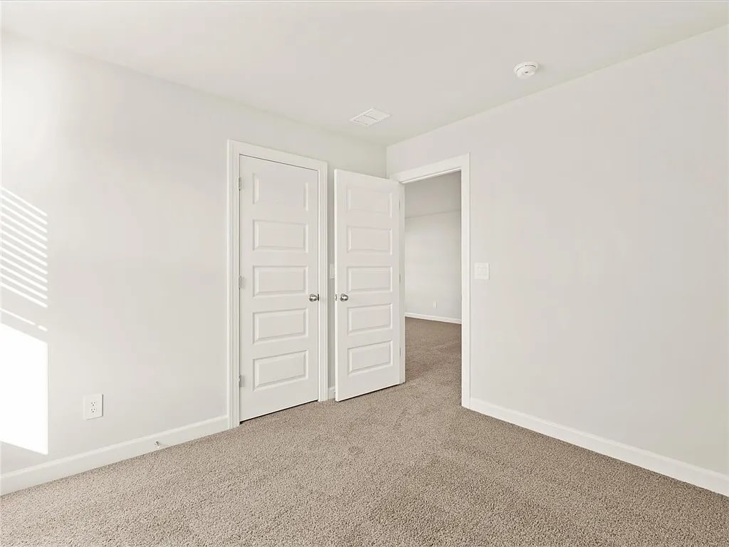 Building Photo - 105 Oval Ct