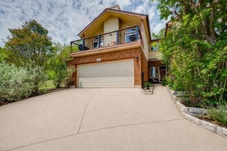 Building Photo - 6621 Mesa Hollow Dr