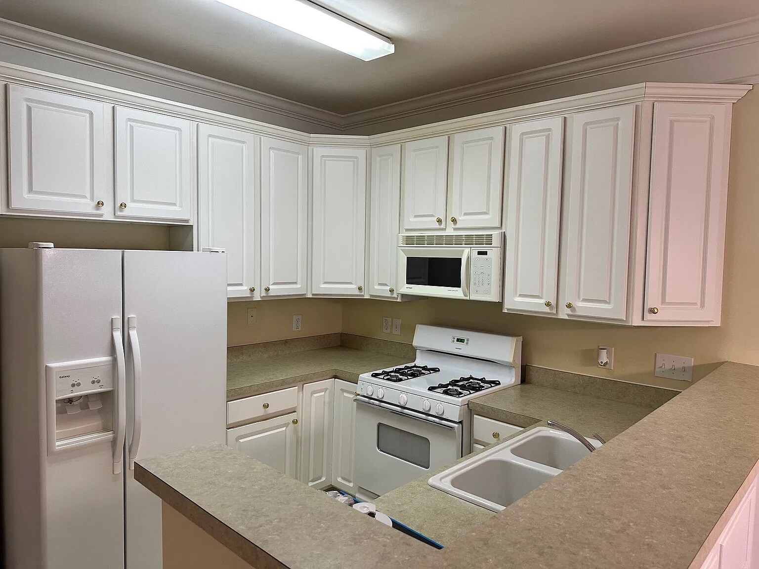 Building Photo - Room in Townhome on Windermere Dr