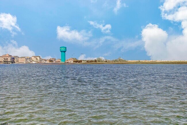 Building Photo - 13 N Victoria Ave