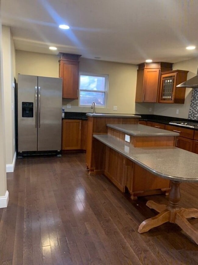 Building Photo - Absolutely Stunning Single Family in Bloomfield!