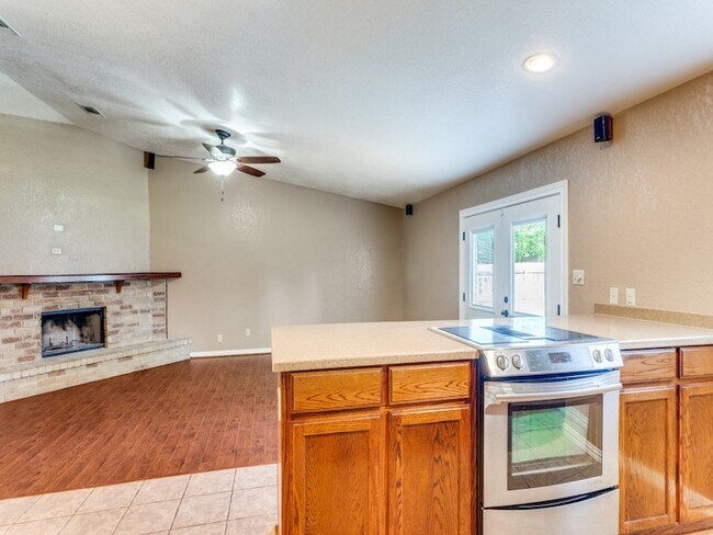 Building Photo - 6900 Sandstone Ct