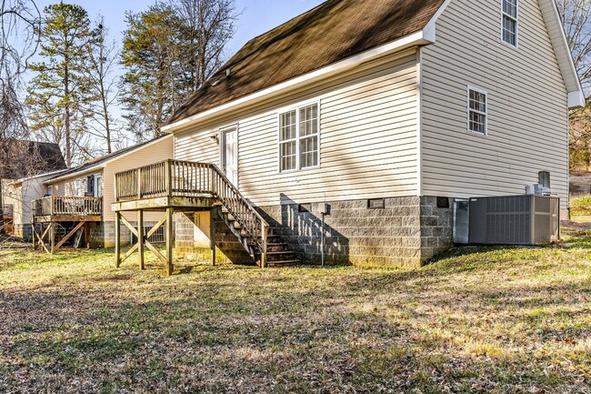 Building Photo - Updated Home, Wood Like flooring, New Carp...