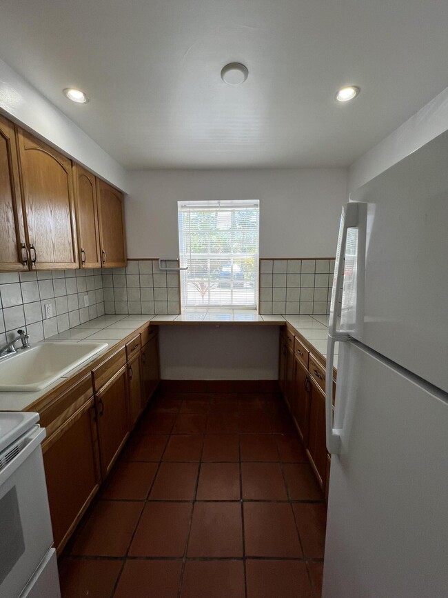 Building Photo - 323 Almeria Rd