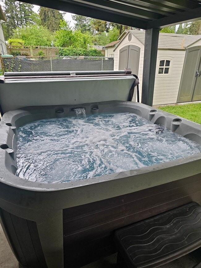 Building Photo - Beautifully Renovated 3 Bed/1 Bath Rambler in Lacey Available 6/01/26! Close to JBLM!!!