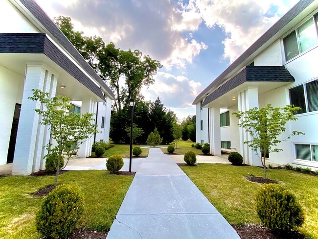 Building Photo - Peakland Apartments