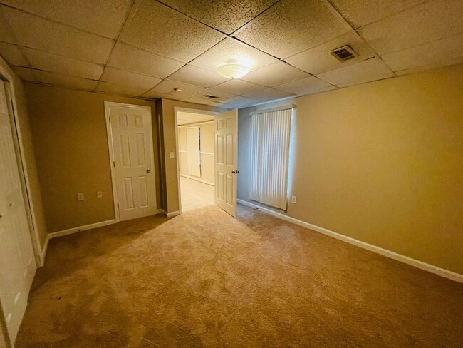 Building Photo - STAFFORD HOME - LARGE 5 BEDROOMS!