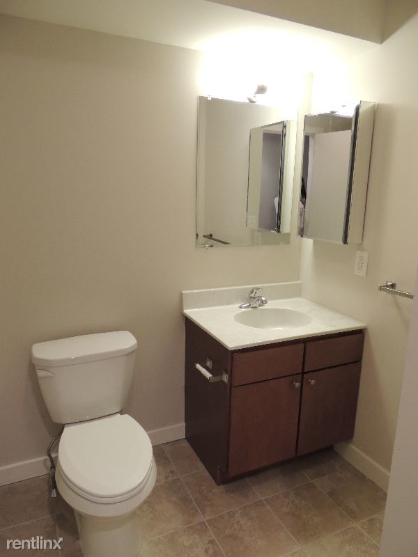 Building Photo - 216 S 16th St